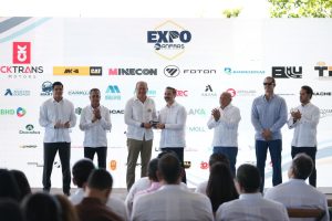 Representantes durante una entrega de reconocimientos en Expo ANPRAS 2026.
