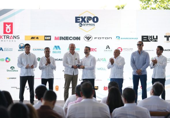 Representantes durante una entrega de reconocimientos en Expo ANPRAS 2026.