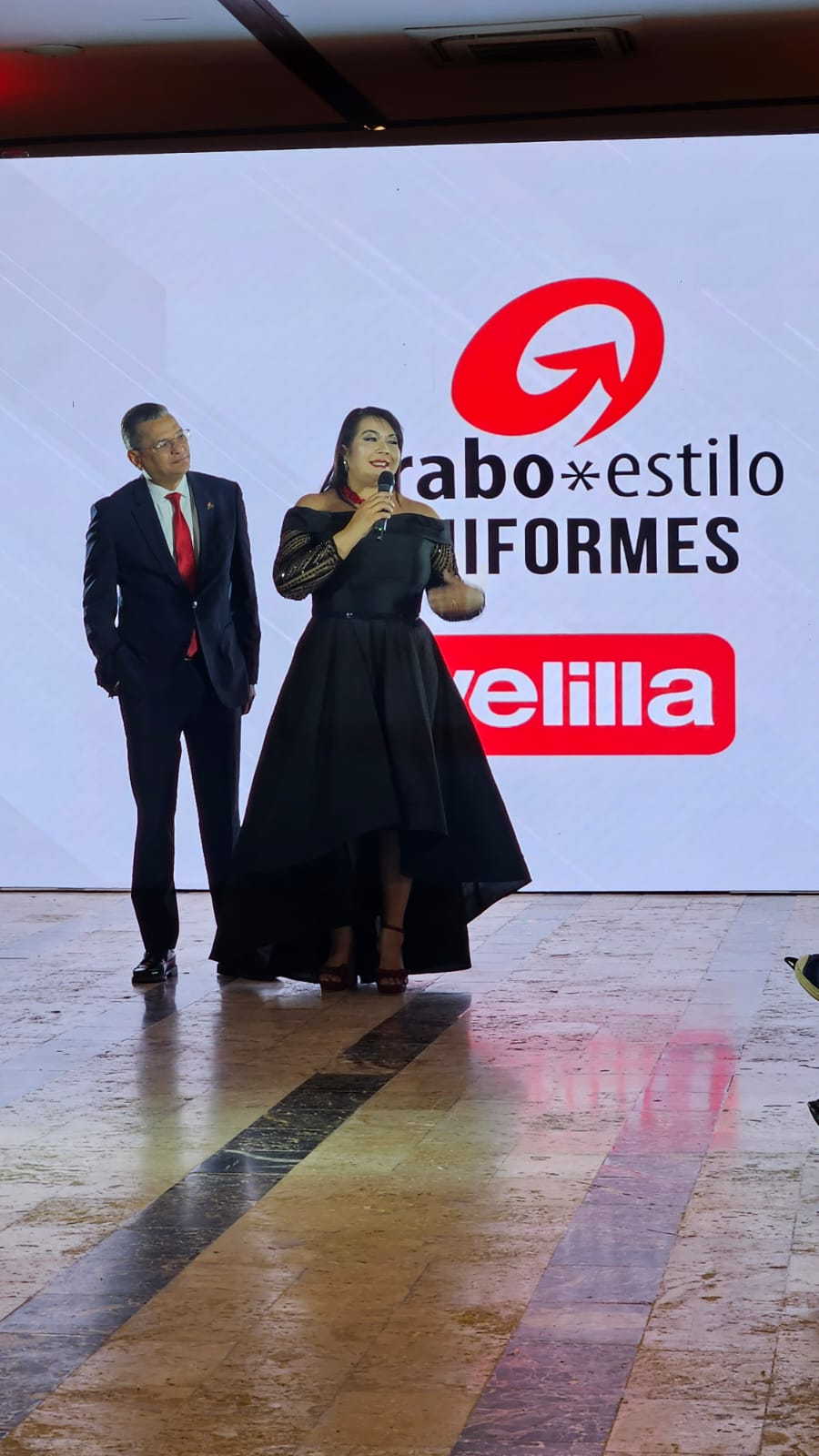 Actividad de presentación de uniformes Grabo Estilo y Velilla