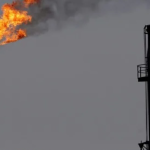 Antorcha de una instalación industrial, imagen ilustrativa del mercado energético.