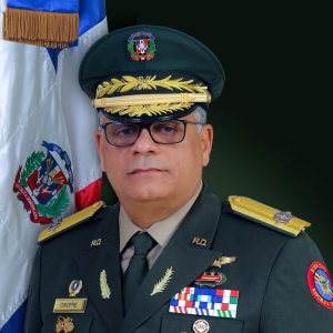 El ministro de Defensa, teniente general Carlos Antonio Fernández Onofre.