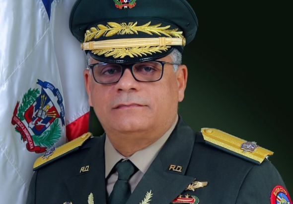 El ministro de Defensa, teniente general Carlos Antonio Fernández Onofre.