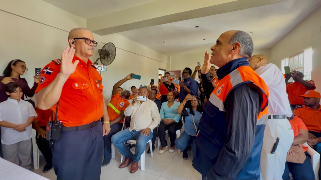 Acto de juramentación de José Ceballos en la Defensa Civil de San Cristóbal