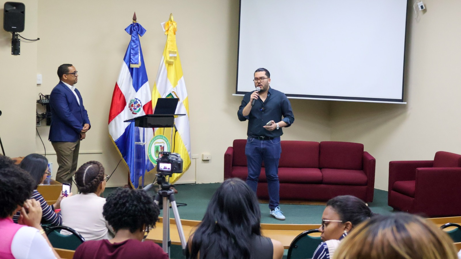 Conferencia sobre creatividad e inteligencia artificial en la UCSD