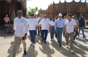 Autoridades y representantes del proyecto recorren las instalaciones de Port Samaná