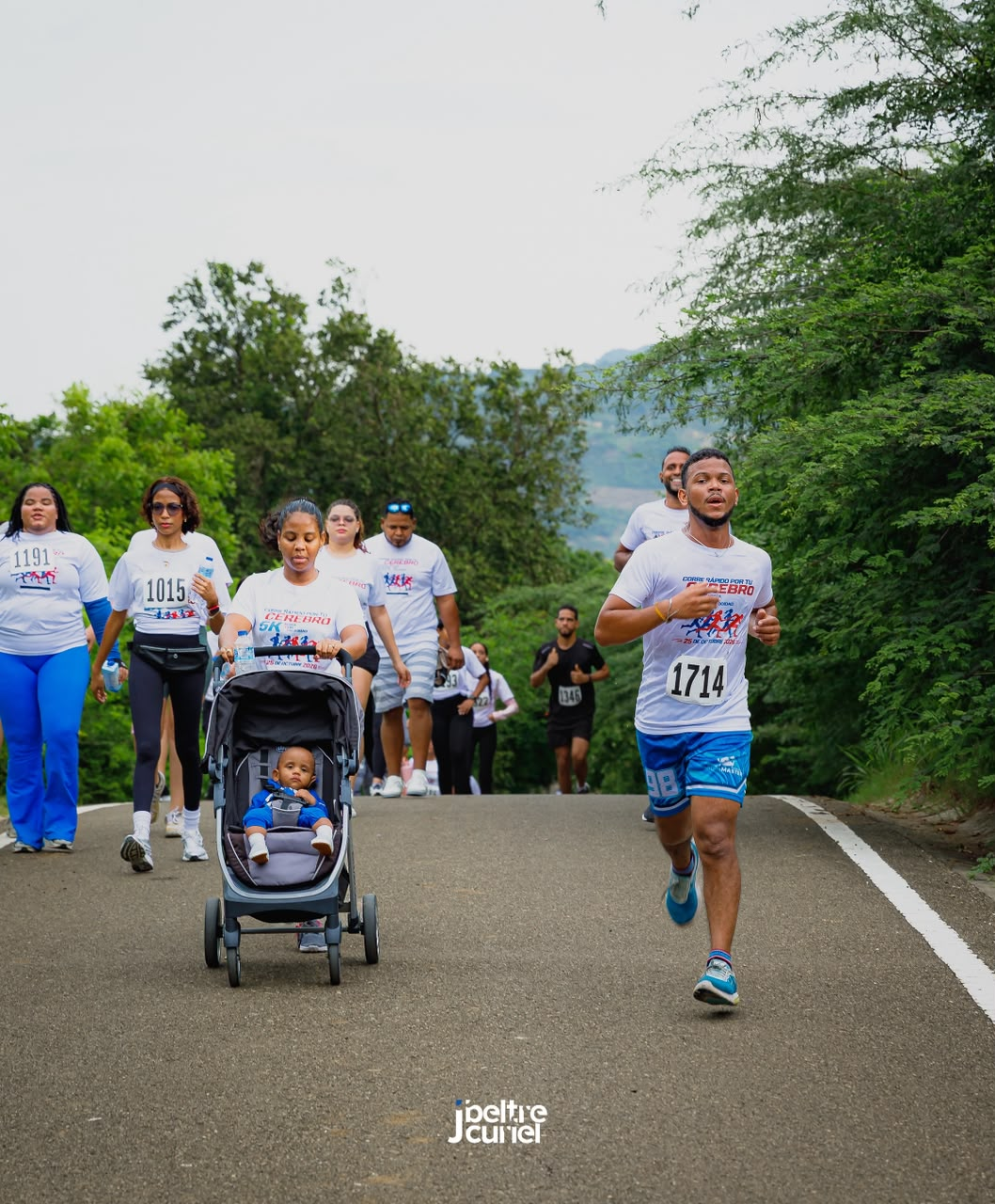 Participantes de la carrera 5K Corre rápido por tu cerebro