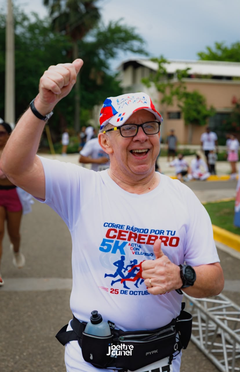 Participantes de la carrera 5K Corre rápido por tu cerebro