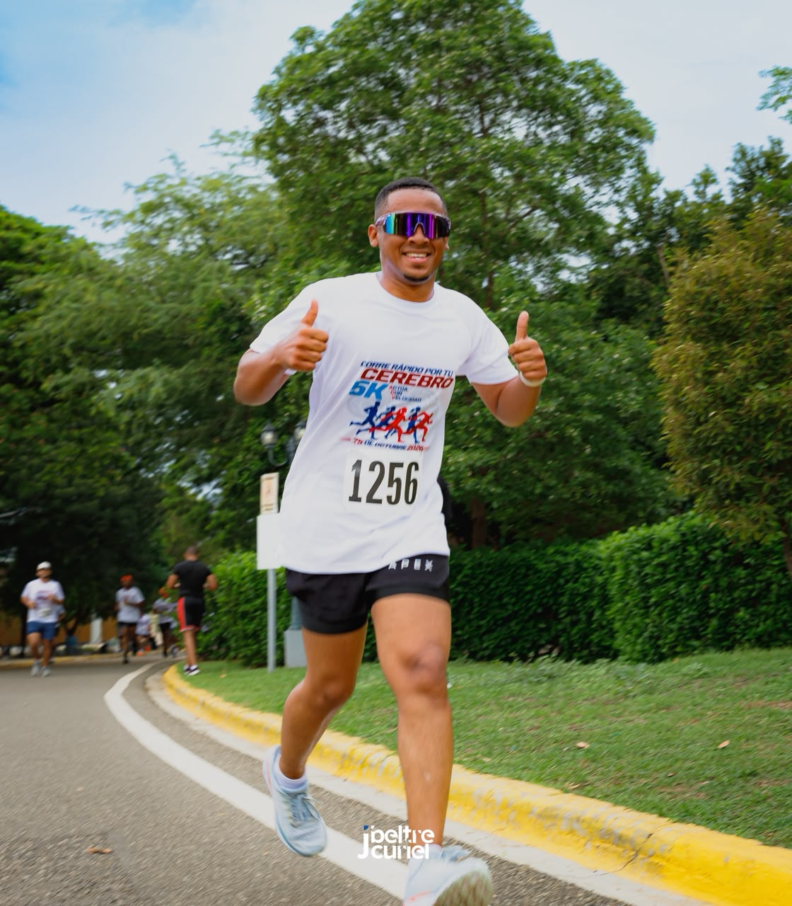 Participantes de la carrera 5K Corre rápido por tu cerebro