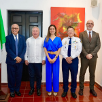 Acto de entrega de becas de italiano a 20 agentes de POLITUR en Casa de Italia, fotografía 1