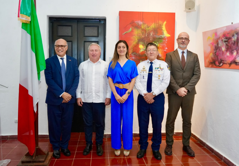 Acto de entrega de becas de italiano a 20 agentes de POLITUR en Casa de Italia, fotografía 1
